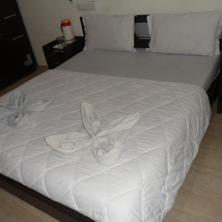Hotel Rajdeep Inn 阿穆达巴 外观 照片
