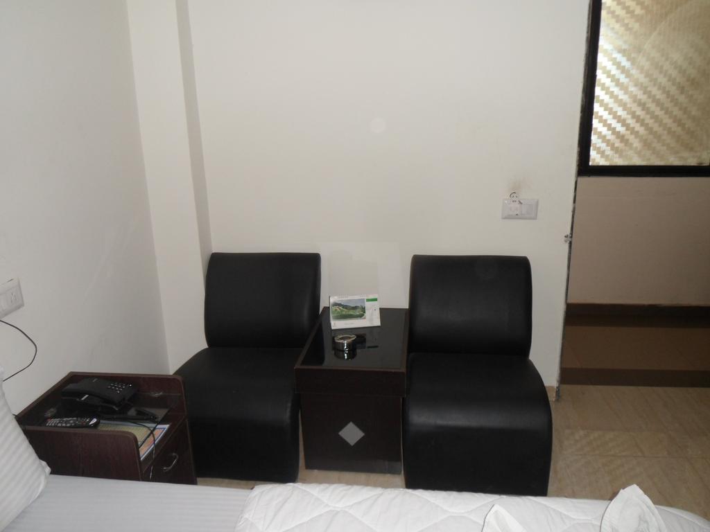 Hotel Rajdeep Inn 阿穆达巴 外观 照片