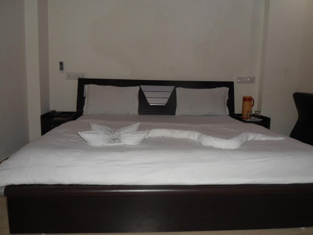 Hotel Rajdeep Inn 阿穆达巴 外观 照片