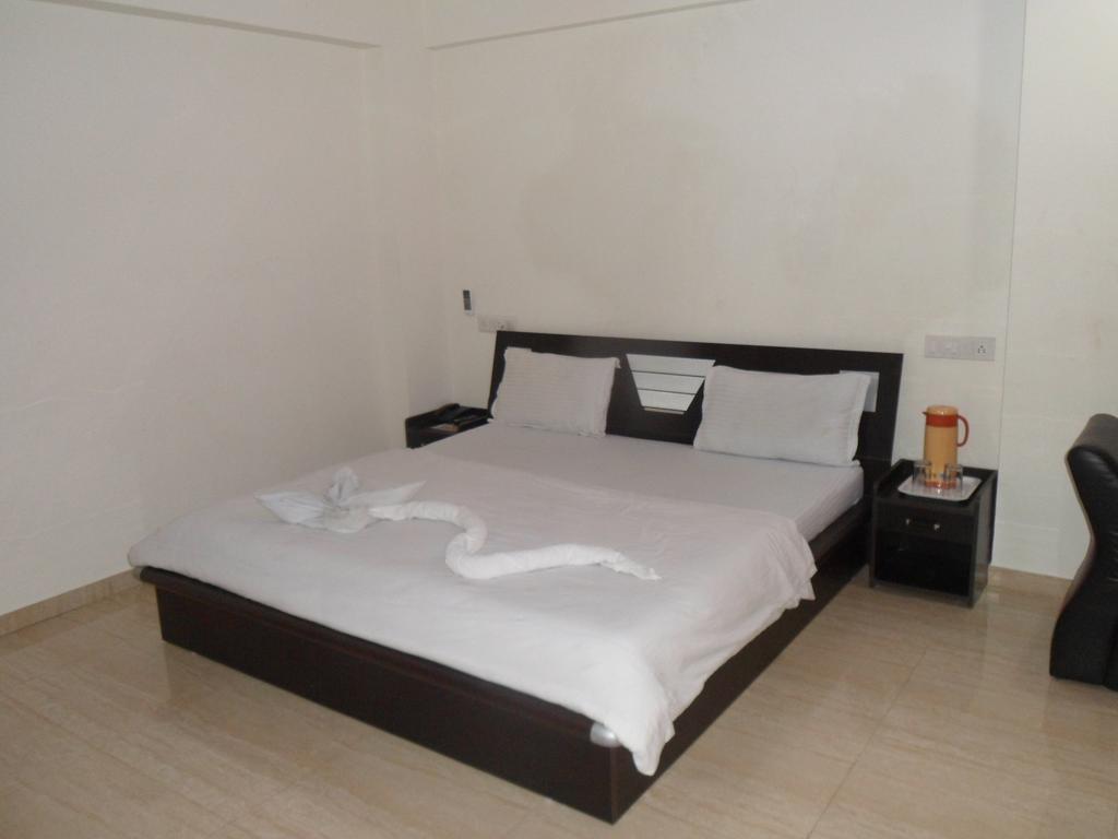 Hotel Rajdeep Inn 阿穆达巴 外观 照片