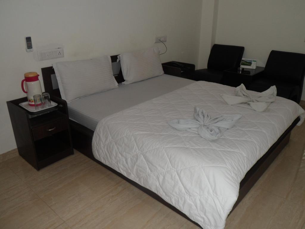 Hotel Rajdeep Inn 阿穆达巴 外观 照片