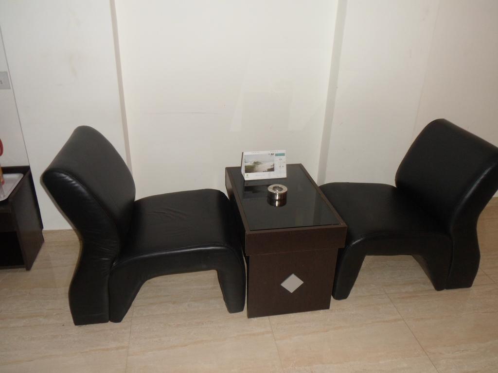 Hotel Rajdeep Inn 阿穆达巴 外观 照片