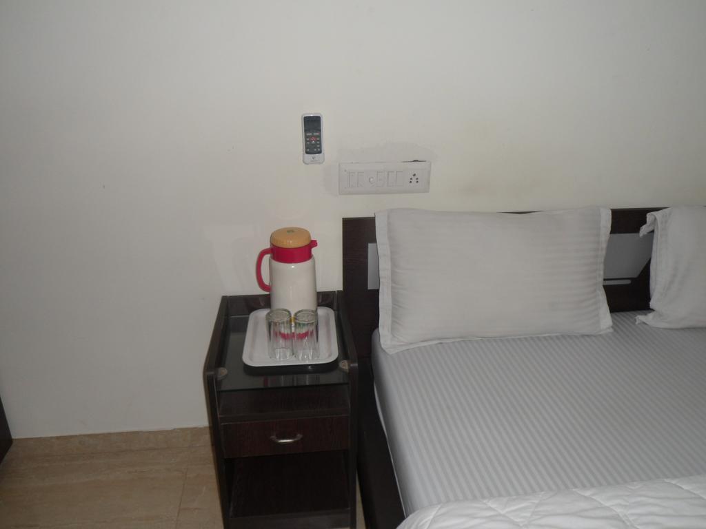 Hotel Rajdeep Inn 阿穆达巴 外观 照片