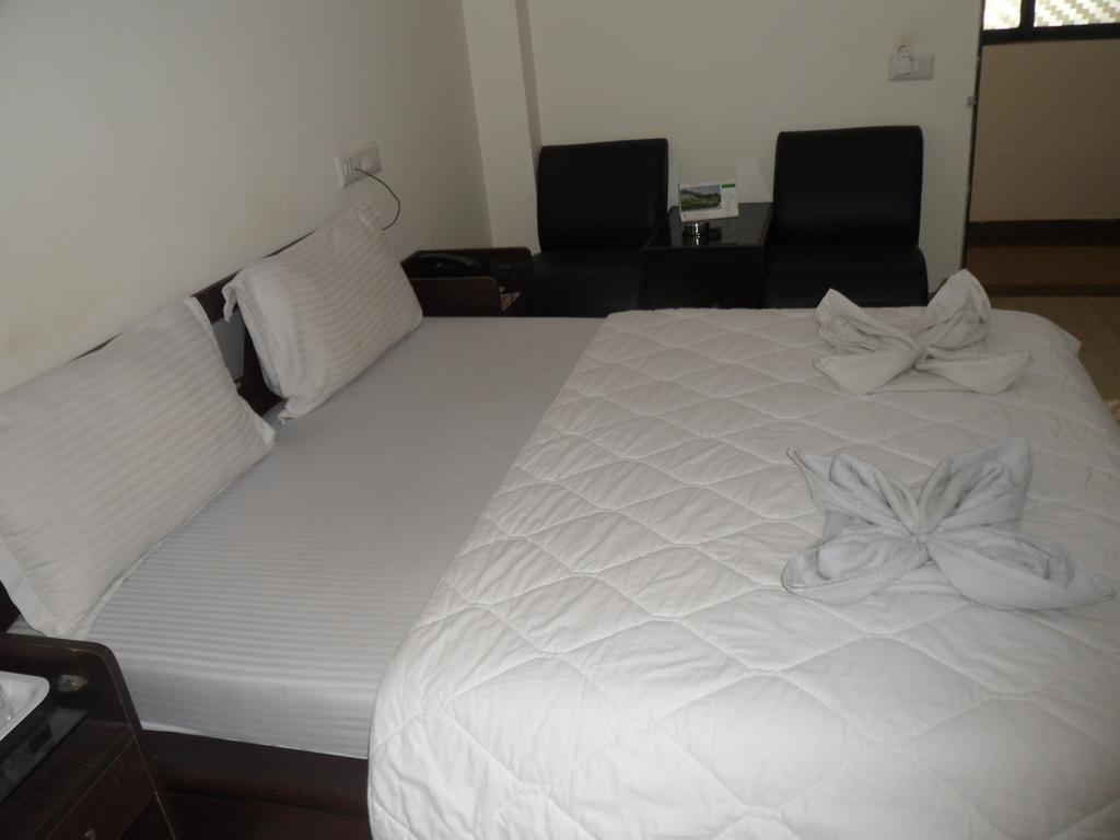 Hotel Rajdeep Inn 阿穆达巴 外观 照片