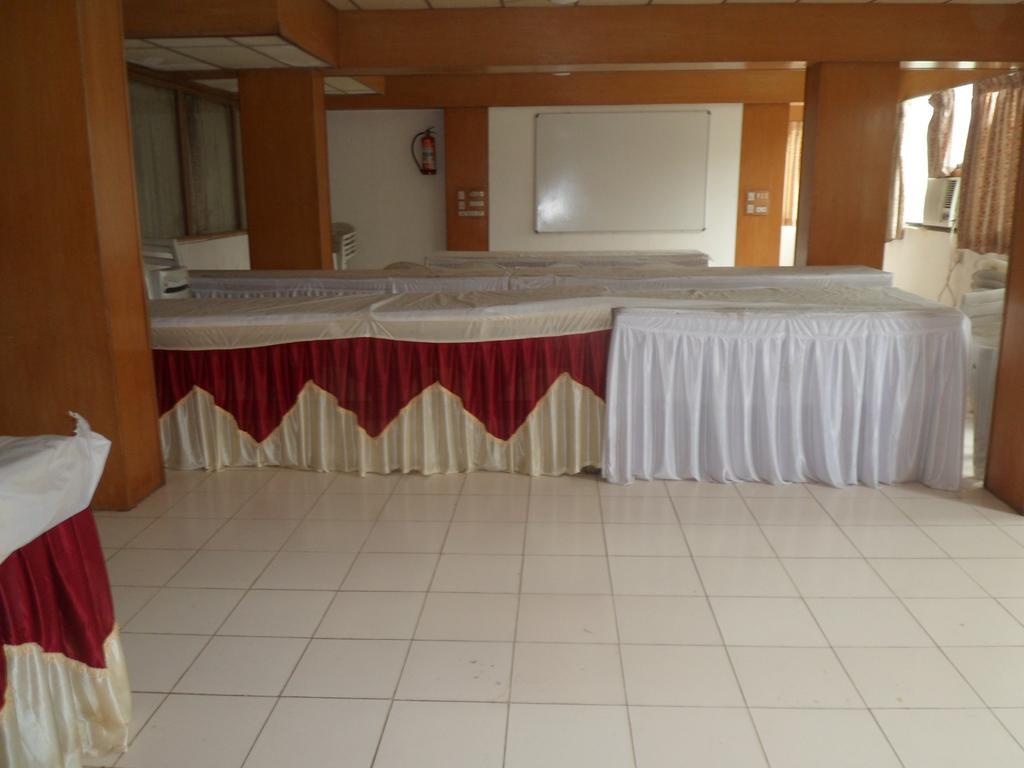 Hotel Rajdeep Inn 阿穆达巴 外观 照片