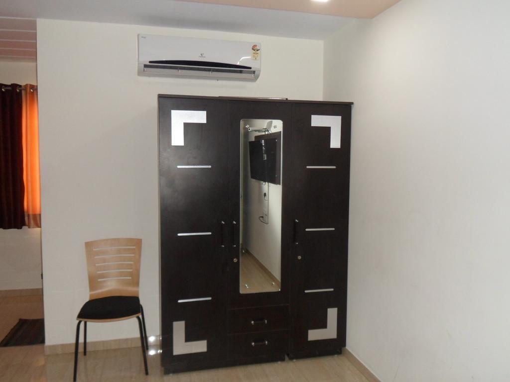 Hotel Rajdeep Inn 阿穆达巴 外观 照片