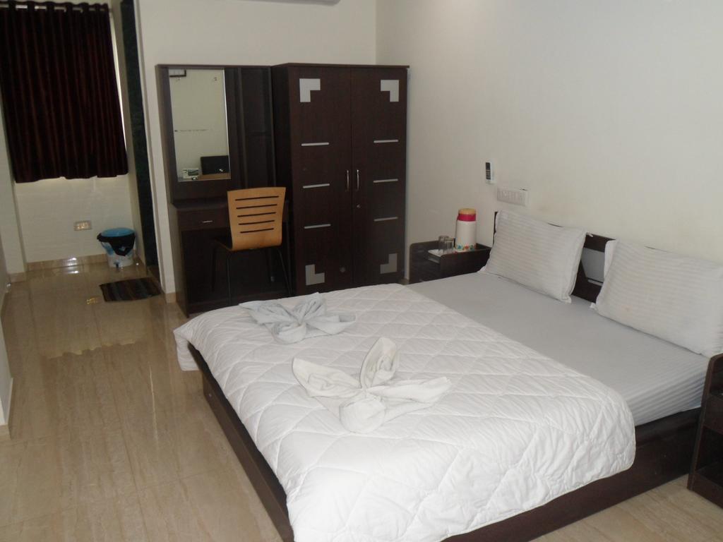 Hotel Rajdeep Inn 阿穆达巴 外观 照片