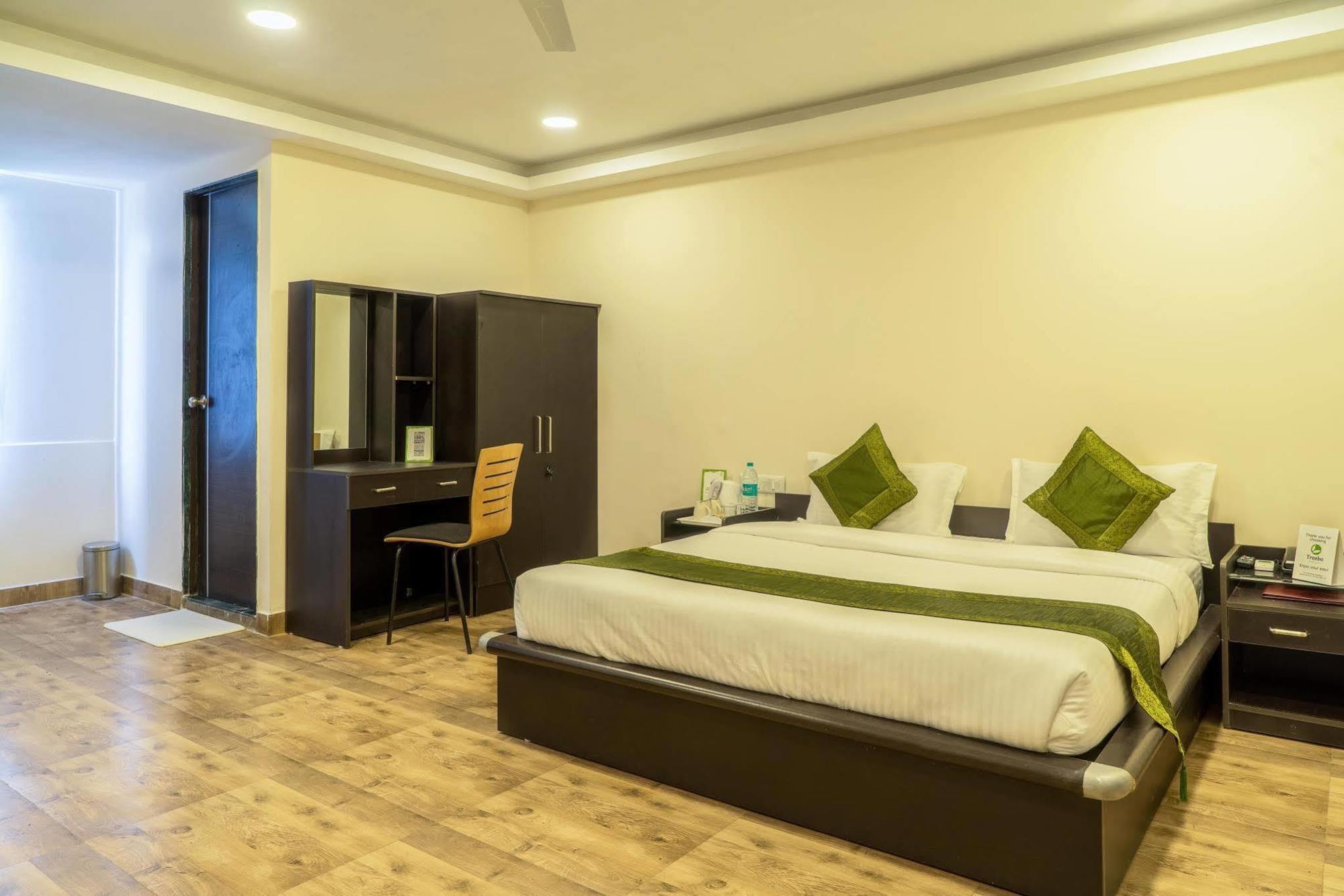 Hotel Rajdeep Inn 阿穆达巴 外观 照片