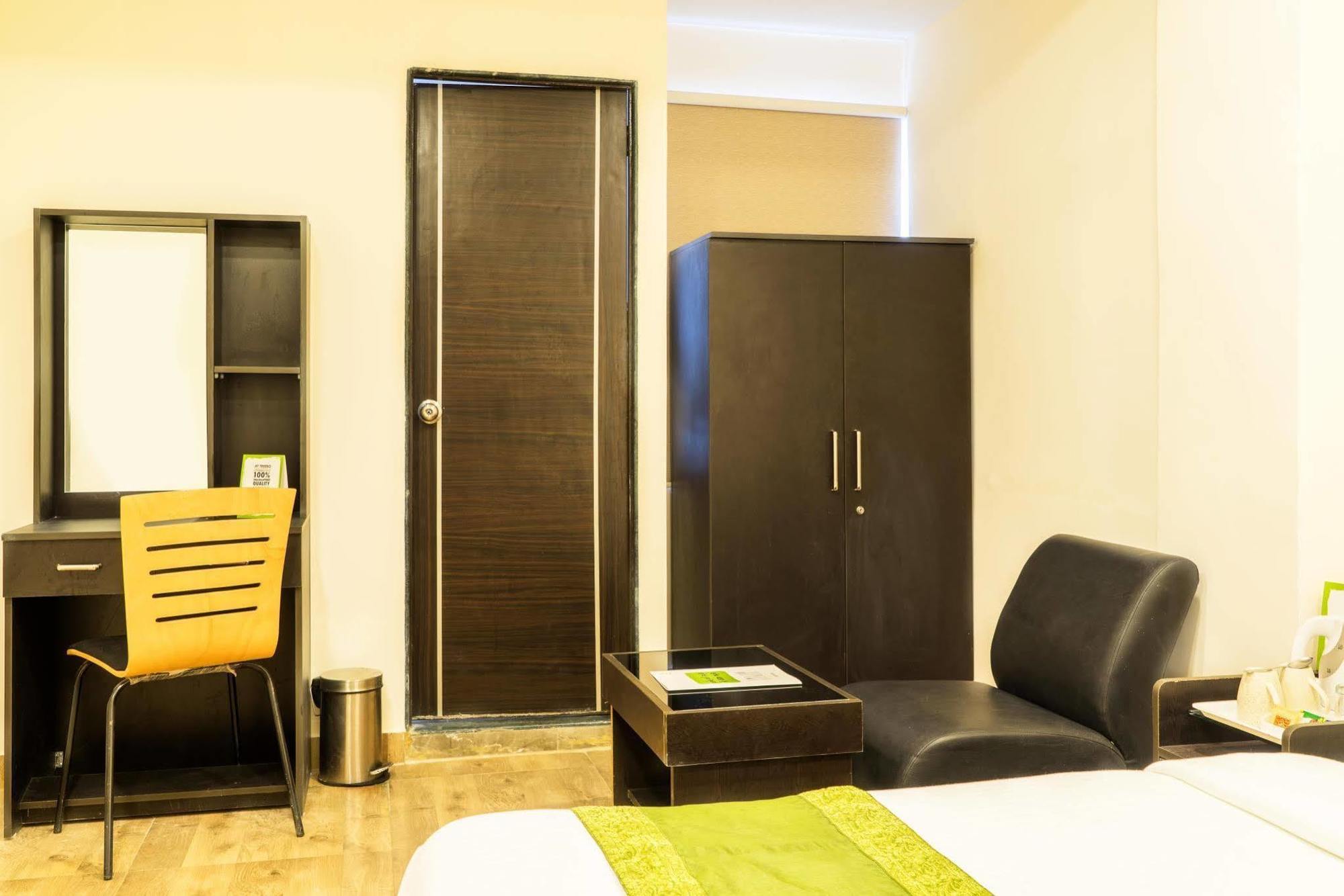 Hotel Rajdeep Inn 阿穆达巴 外观 照片
